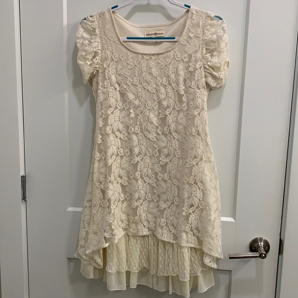 Altar’d State Cream Lace Ruffle Dress Sm, Like New